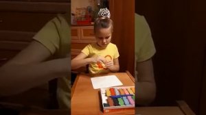 Белая кошечка из пластилина