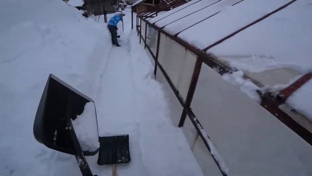 Бой со снегом продолжается. Заехали купили ботинки. смотреть онлайн