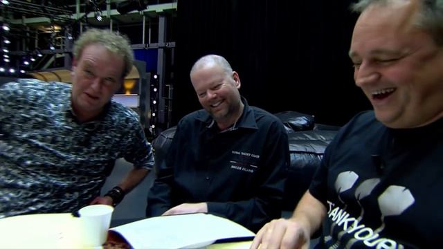 Barney: ''Ik ga Duits leren, daar ligt de toekomst!'' - RTL 7 DARTS INSIDE смотреть онлайн