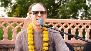 2024.10.27 Канак Вриндаван 01 Шри Прахлад прабху киртан