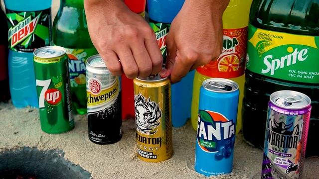 Эксперимент!  Как сделать радужную ногу с Orbeez, Big Coca Cola, Mentos и популярных газировок