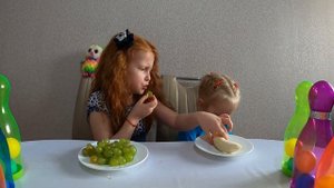 ЦВЕТНАЯ ЕДА ЧЕЛЛЕНДЖ/COLORED FOOD CHALLENGE/челленджи/златовласка/интересное/топ/челенж