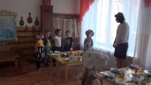 Сервировка стола, старшая группа МБДОУ "ЦРР - д/с "Сказка", воспитатель: Пугачева Е.В.