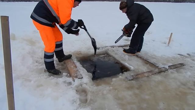 Как у Дрюни мотобуксировщик со дна озера доставали