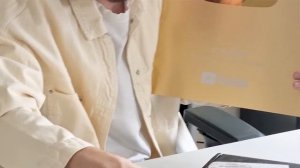 РАСПАКОВАЛ ЗОЛОТУЮ КНОПКУ ЮТУБА