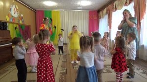 Танец с Солнышком, младшая группа №12