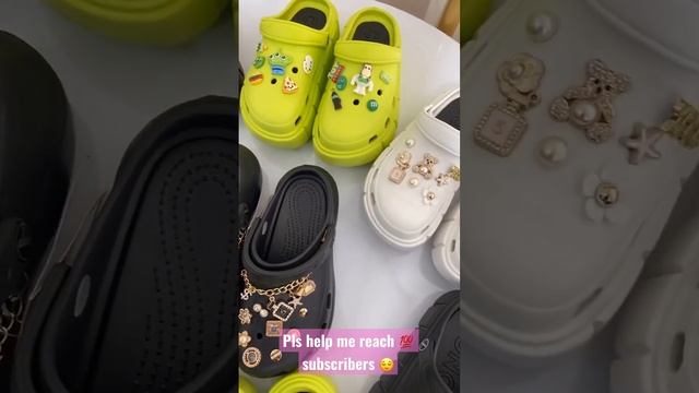 NEW ARRIVAL INSTOCK😍LIVE VIDEO ✔️UNISEX PREMIUM quality detachable charms platform clogs #footwear смотреть онлайн