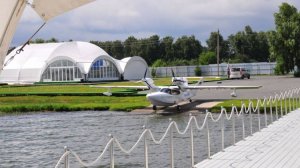 Шатер на газоне. Адмирал