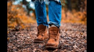 Не ставьте обувь около батареи.  Как быстро высушить промокшие ботинки.