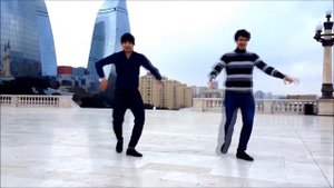Дагестанцы танцуют лезгинку в Дубае