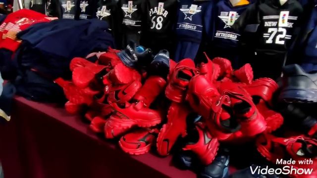 ЛИБОСУ ПОЙАФЗОЛХОИ  КУДАКОНА ВА  МАРДОНА ТО 50 СОМОН дар Бозори Корвон