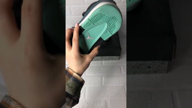 Обзор кроссовок Nike Air Jordan 4 Retro 30 TH смотреть онлайн