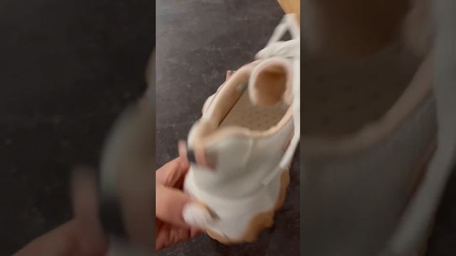 Кроссовки женские.Маломер на размер. размер 37,38. цена:800₽ смотреть онлайн