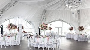 Свадьба в шатре на воде в Загородном клубе "Адмирал"