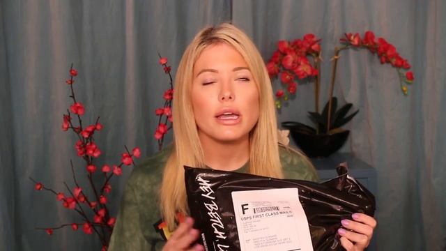 Dolls Kill Unboxing смотреть онлайн