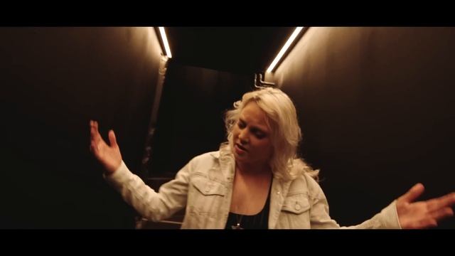 Tiggi Hawke & Cowens Brothers - Remedy (Official Music Video) смотреть онлайн