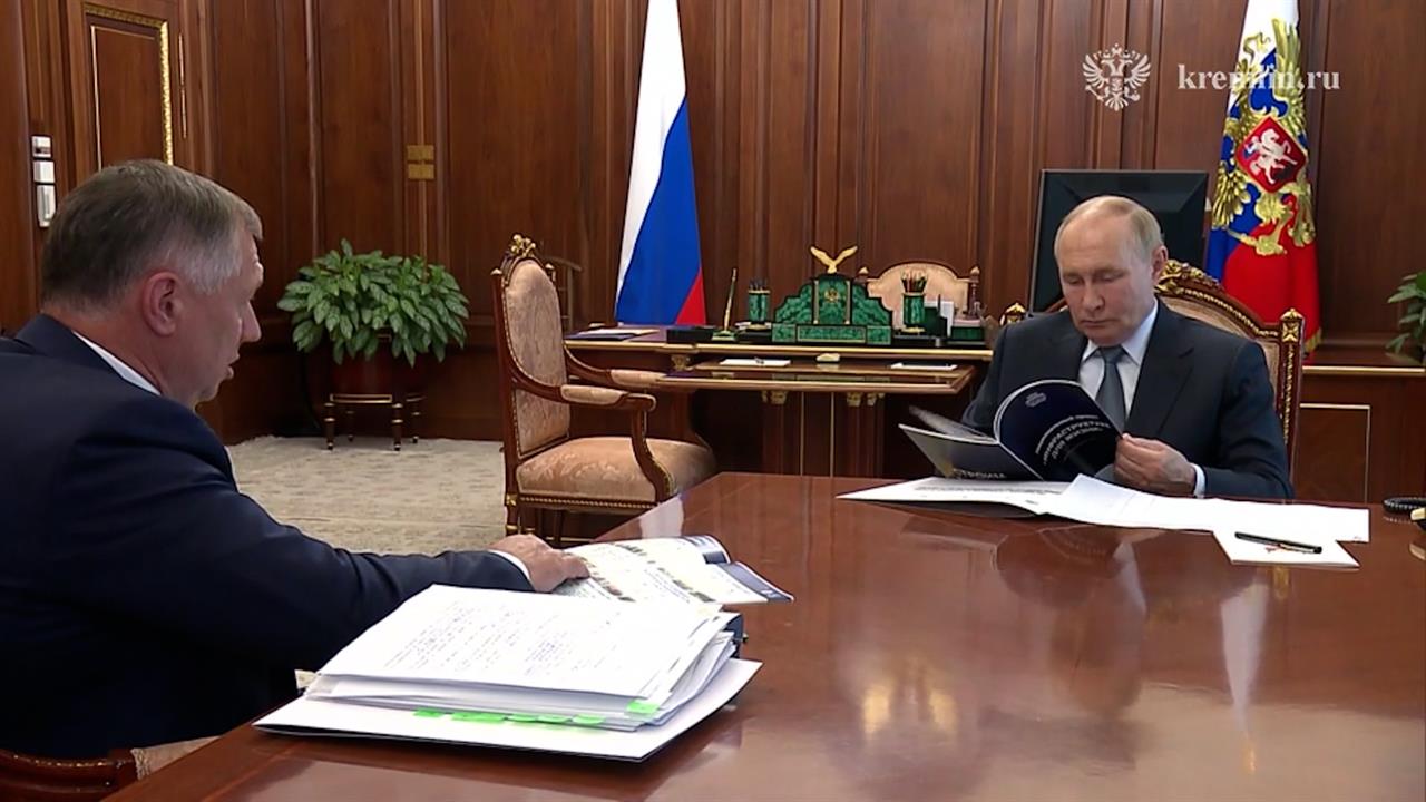 Путин обсудил с Хуснуллиным строительство жилья и развитие инфраструктуры