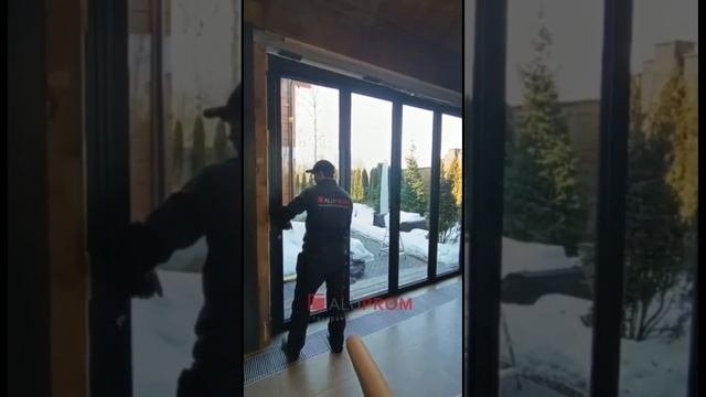 Остекление в виде гармошки