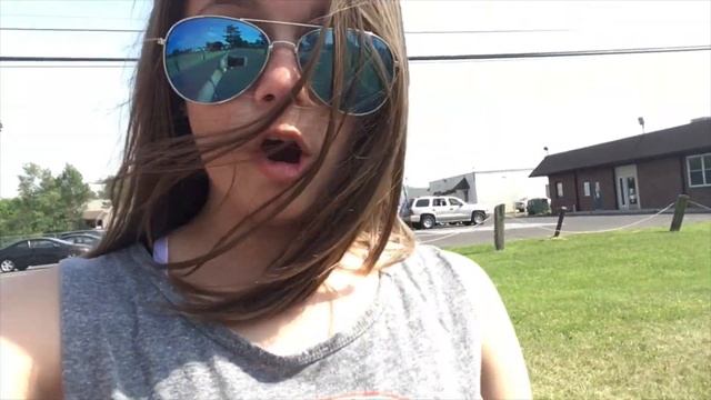 KATIE LOST HER SHOE? смотреть онлайн