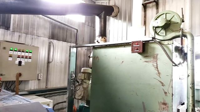 Устанавливаю систему углекислотного  пожаротушения  в столярке