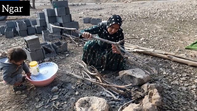 Selling the widow's ring to fix the roof of her house смотреть онлайн