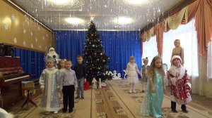 Танец "У леса на опушке", старшая группа №8