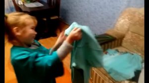 Челлендж переодевание. Папина футболка и  мамино платье.