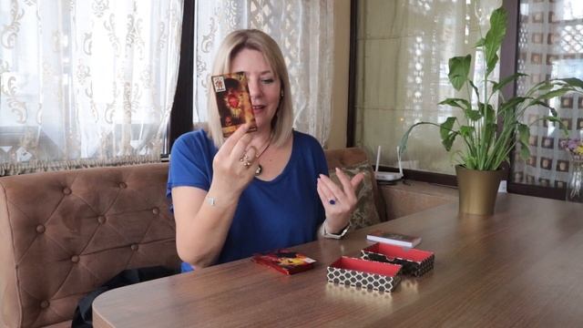 Unboxing SpanishOracleLenormandByEugeneVinitskiTarotmaniaAndElsaKhapatnukovski www.tarotmania.ch