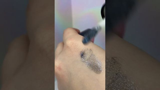 Тестирую синий блеск для губ 💙 #обзор #makeup #косметика #рекомендации #макияж смотреть онлайн