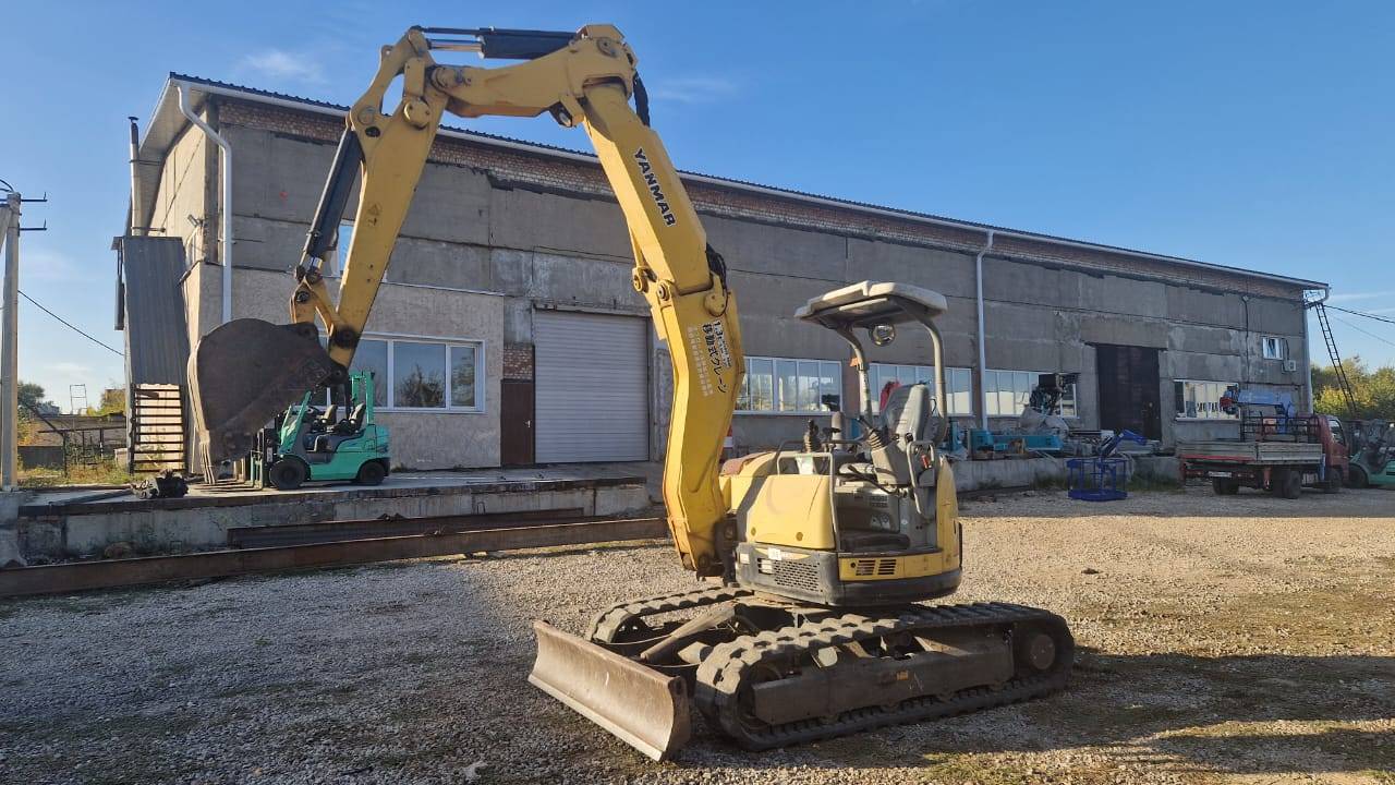 В продаже отличник боевой и политической .....5 тонный Экскаватор YANMAR B6-6A.