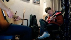 Мой ученик. Игра на электрогитаре с использованием тремоло!