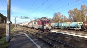 Электровоз ВЛ80с-1310 с грузовым поездом проходит станцию Окская