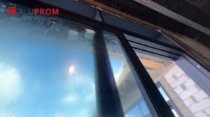 Трехстворчатый портал в загородном доме