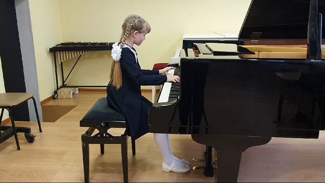 Борзова Вероника.10 лет.  И.С.Бах. Маленькая прелюдия №3 C-moll из 