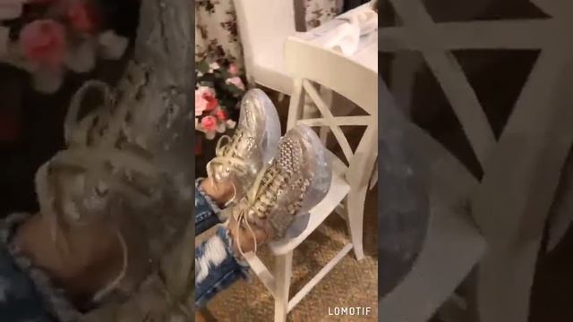 Обзор модели кроссовок Jimmy Choo Diamond золотые смотреть онлайн