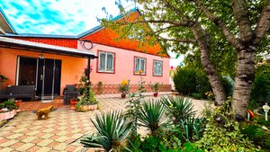 Добротный дом с ремонтом и мебелью, баней и коммерцией у дома в 80 км от моря