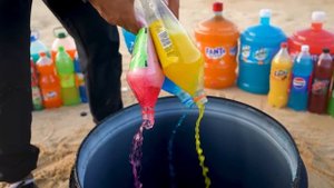 ЭКСПЕРИМЕНТ - iPhone 16 против Coca Cola и Mentos & Soda, Giant Fanta, Mirinda, Mtn Dew в Undergrou