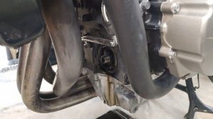 Малое ТО и замена поддона двигателя Honda CBR 1100XX Super Blackbird 2002 года