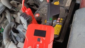 запускаем двигатель пуско-зарядным устройством Kromix K22303 с функцией Power Bank