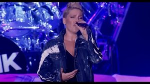 10. P!nk - What's Up (Live 2017, DVD Recording)
