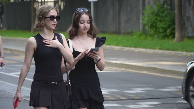 4K It s a working day, but it s always crowded here, Russian youth walks on Malaya Bronnaya Street.