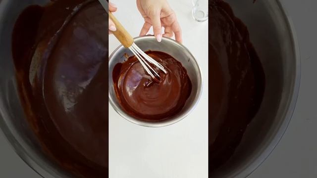 ТОРТ ТРИ ШОКОЛАДА, готовится легко | Меню недели | Кулинарная школа