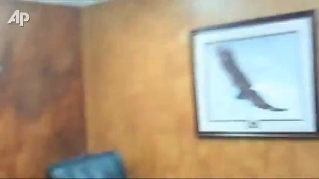 Raw Video: Quake Hits During Commercial смотреть онлайн