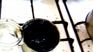 Смазка цепи велосипеда в расплавленной смазке графитной