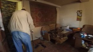 СМОТРИ КАК В ПЬЯНОМ УГАРЕ БОЦМАН РАЗБИЛ СТЕКЛА В ДОМЕ