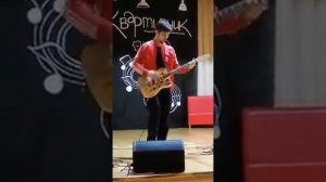 Песня на гитаре, без слов..