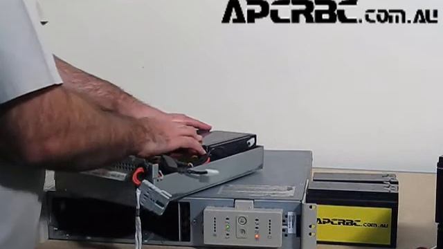 RBC23 UPS Battery Replacement.wmv смотреть онлайн
