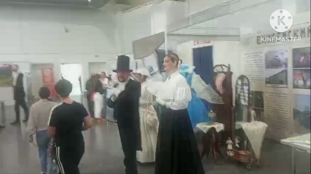 ВРОДЕ уже ПРИЖАЛО..Но, НЕТ...Бодрится! 🤣