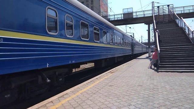 ЧС7-103 з фірмовим швидкісним поїздом "Харків" #212Д прибуває на станцію Харків пас. смотреть онлайн