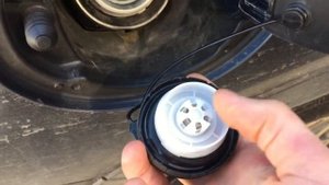 Субару Форестер. ТРАВИТ ВОЗДУХ ИЗ БЕНЗОБАКА. Неисправность крышки?